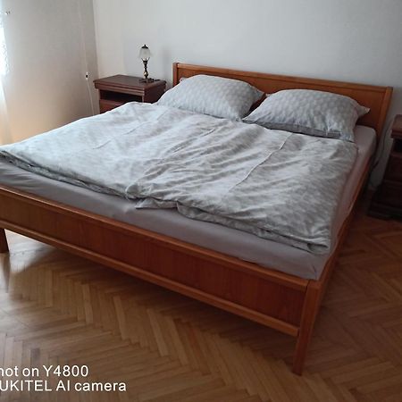 ברטיסלאבה Byt - Apartman - Robotnicka מראה חיצוני תמונה